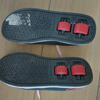 Zapatillas Heelys con ruedas talla 36,5eur - 23cm