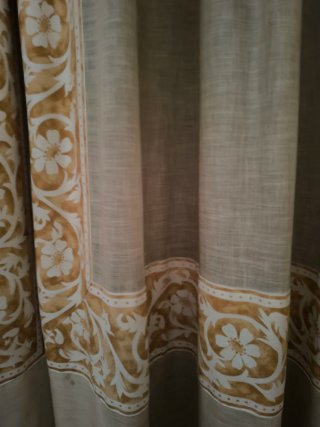 Cortinas antiguas con diseño floral