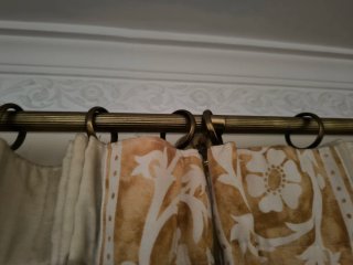 Cortinas antiguas con diseño floral