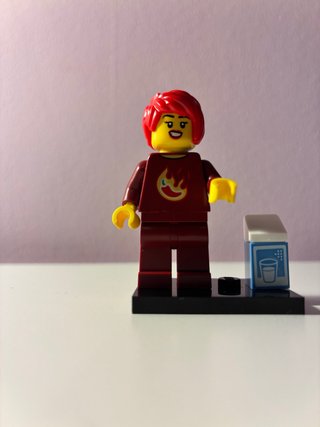 Minifigura Lego Chica Pelirroja con Chispa