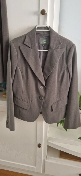 Traje falda y chaqueta gris T 38+42