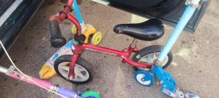 Lote 4 patinetes y 1 bici sin pedales