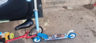 Lote 4 patinetes y 1 bici sin pedales