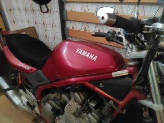 Yamaha XJ600 Naked Roja