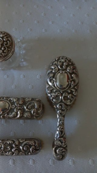 Juego de tocador antiguo