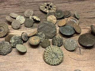 Lote de botones antiguos variados