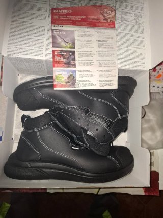 2. Pantalones de trabajo WORKO y botas seguridad.