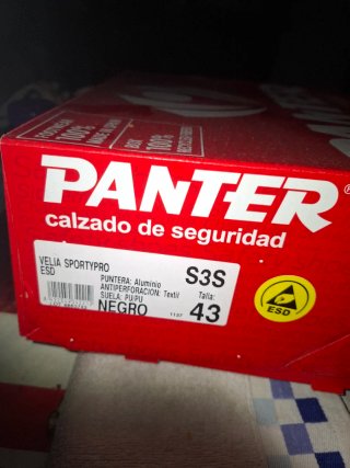 2. Pantalones de trabajo WORKO y botas seguridad.