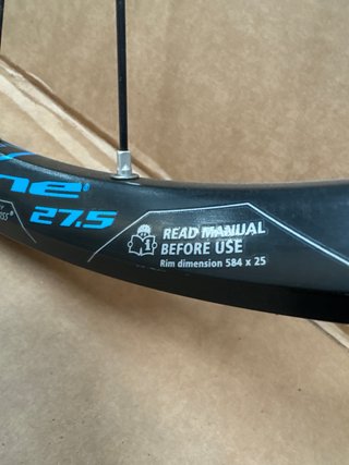 Rueda DT Swiss M 1900 Spline 27.5