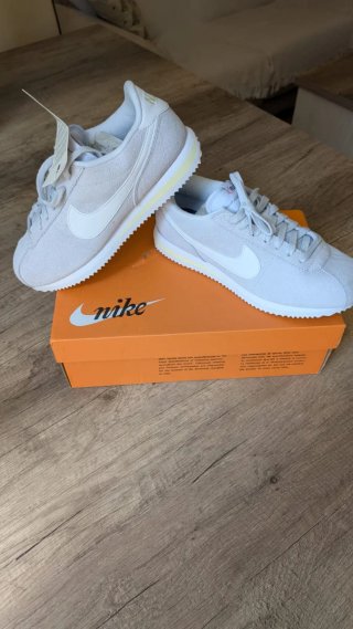 Zapatillas Nike Cortez Gris y Blanco