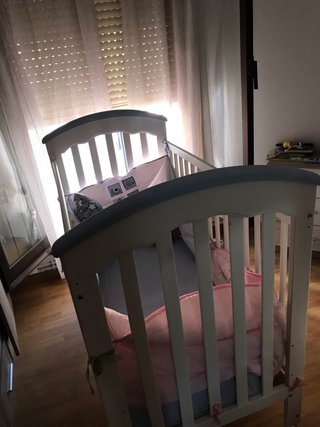 Cuna de bebé blanca
