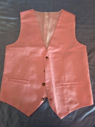 Traje de hombre rosa