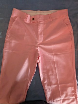 Traje de hombre rosa