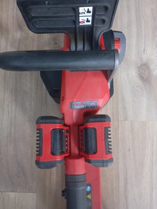 Motosierra eléctrica + 2 baterías + 2 cargadores