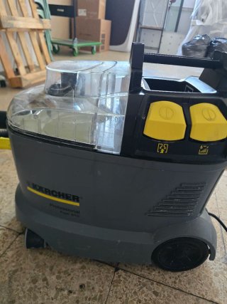 Karcher Puzzi 8/1 C Aspiradora