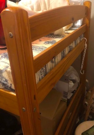 Cama alta de madera