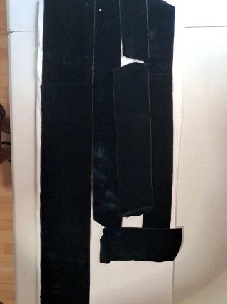 Terciopelo negro, 5 trozos desde 82c largo x 10,5.