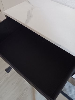 Mesa de entrada con cajones y estantes