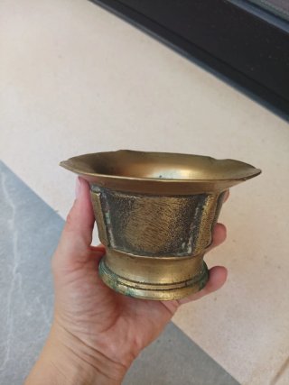 Mortero de bronce antiguo
