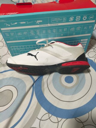 Zapatillas Puma Blancas y Rojas