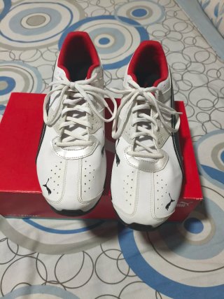 Zapatillas Puma Blancas y Rojas