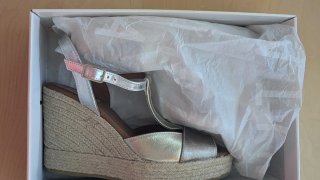 SUPER-REBAJADO! Sandalias de piel doradas y platea