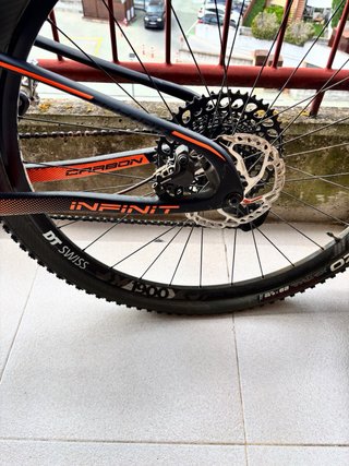 Bicicleta MTB Carbono SEMI NUEVA.