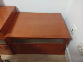Dormitorio matrimonio con sinfonier,cómoda,espejo.