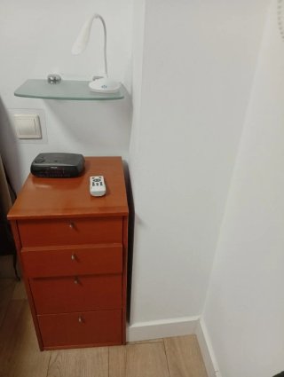Dormitorio matrimonio con sinfonier,cómoda,espejo.