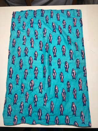 Pañuelo estampado peces azul y rojo