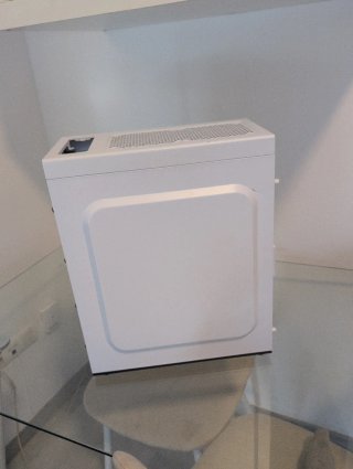 Caja PC Blanca y Negra