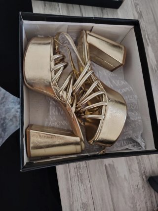 Sandalias doradas tacón plataforma Primadonna