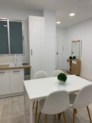 Alquilo habitación en piso compartido.