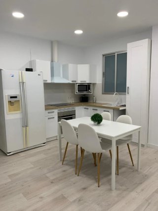 Alquilo habitación en piso compartido.