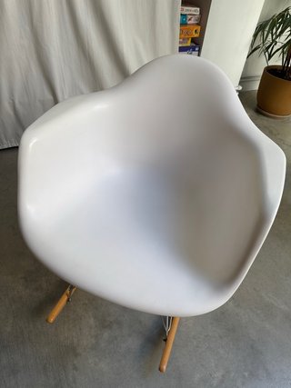 Sillón balancín blanco