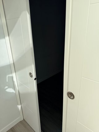 Puertas correderas madera blanca con perfiles