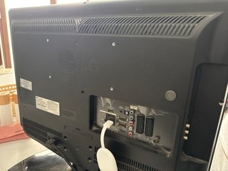 TV LG Negra de 32 (netflix,youtube,disney..etc )