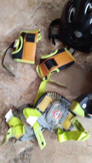 Patines infantiles con protecciones y casco