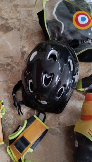 Patines infantiles con protecciones y casco