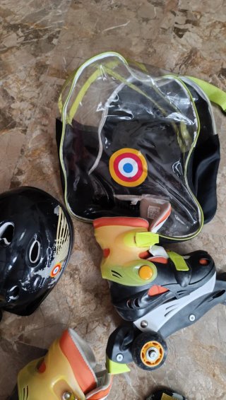 Patines infantiles con protecciones y casco