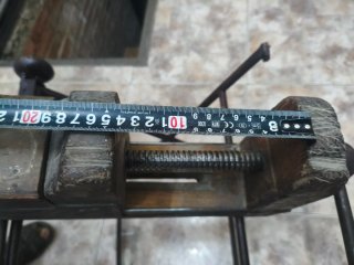Antigu tornillo de banco madera, base y usillo met