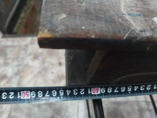 Antigu tornillo de banco madera, base y usillo met