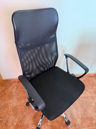 Silla de oficina ergonómica negra