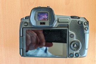 Canon EOS R + Adaptador EF/RF + Lente EF 24-105mm