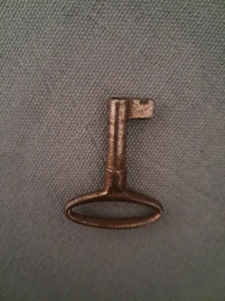 Llave antigua de metal