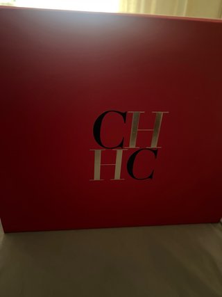 Caja Carolina Herrera Roja