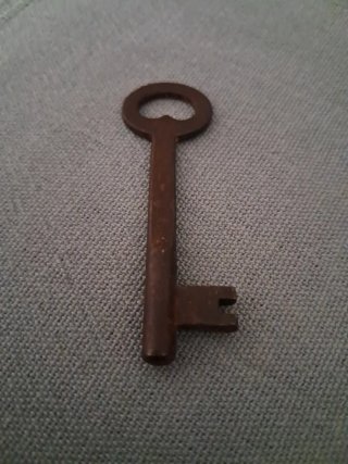 Llave antigua de metal