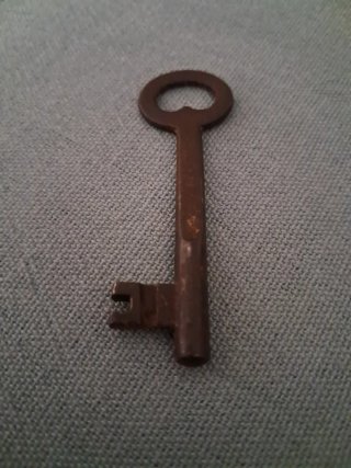 Llave antigua de metal