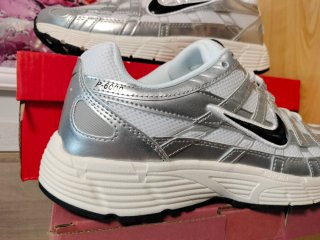 Nike P-6000 Plata y Blanco
