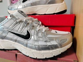 Nike P-6000 Plata y Blanco